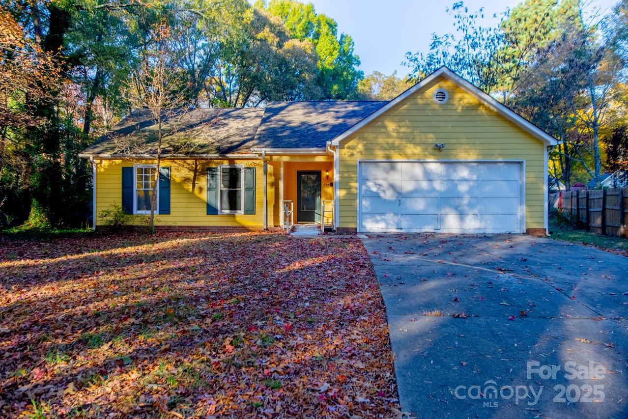 7541 Crestside Ln., Charlotte, NC 28227