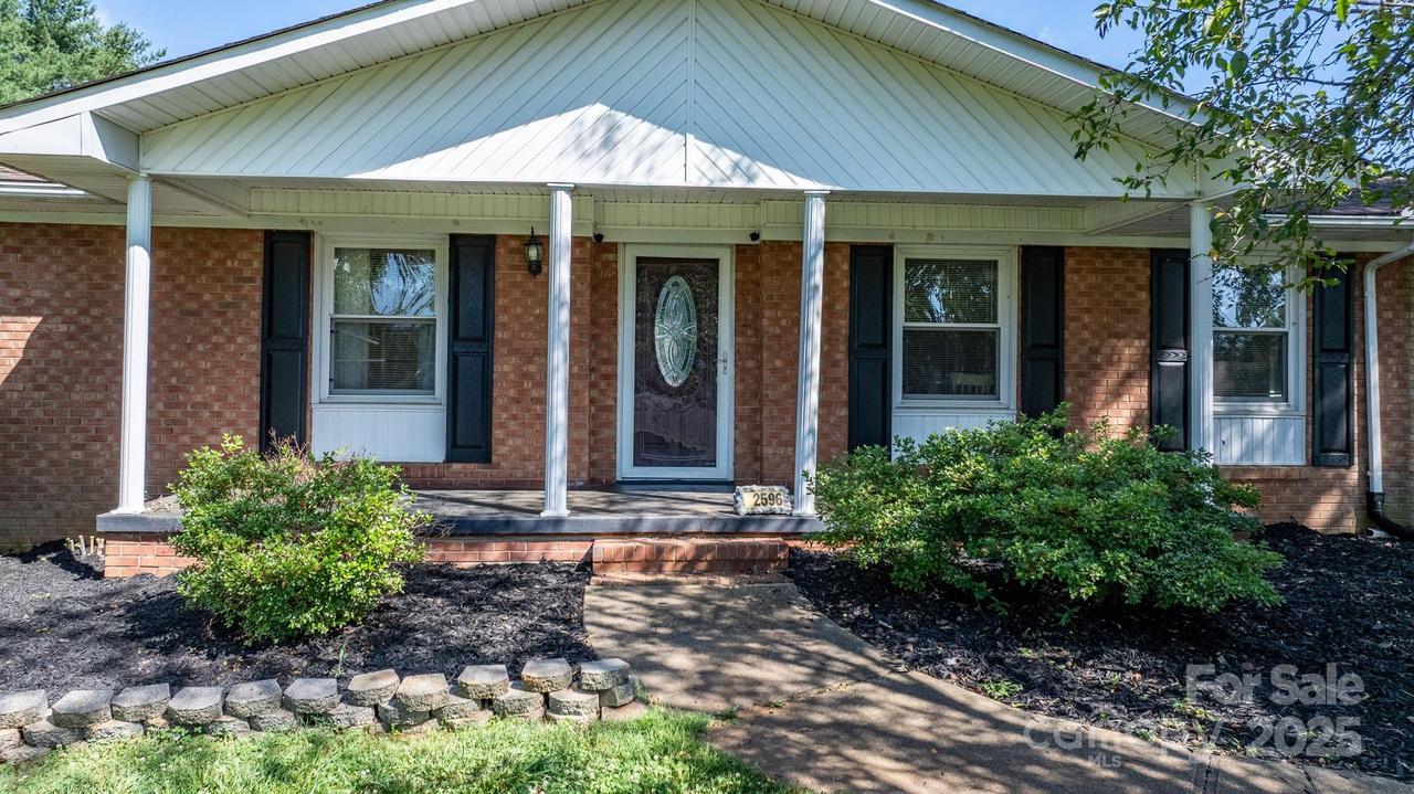 2596 Sweetbriar Cir., Lenoir, NC 28645