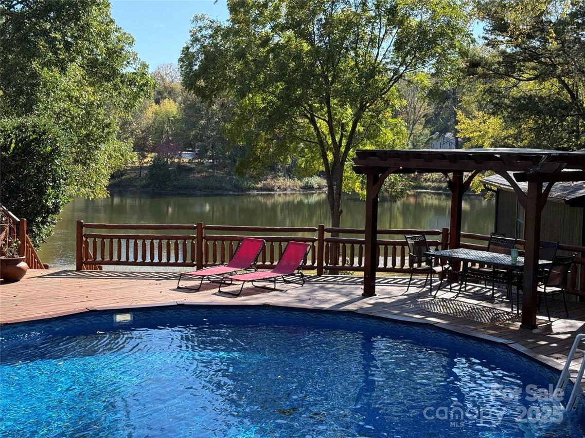 1011 Lakeshore Dr., Belmont, NC 28012