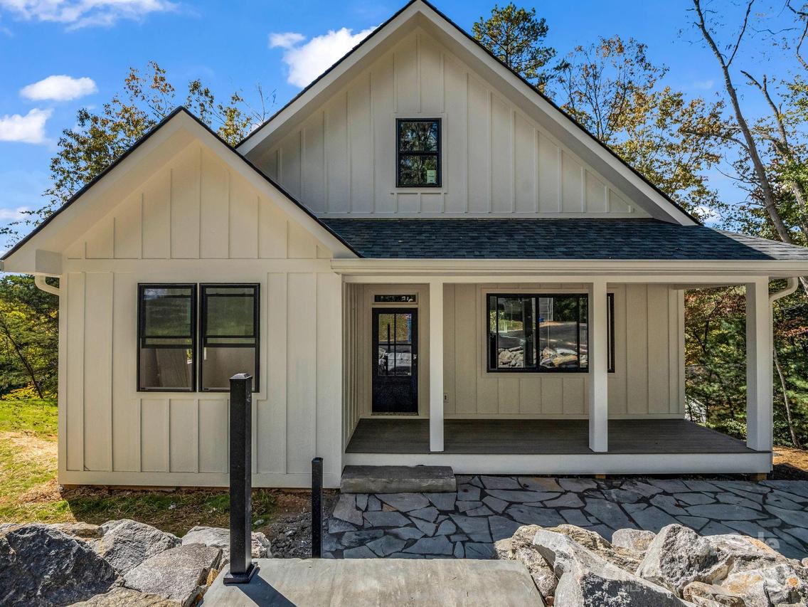 139 Courtney Ln., Candler, NC 28715