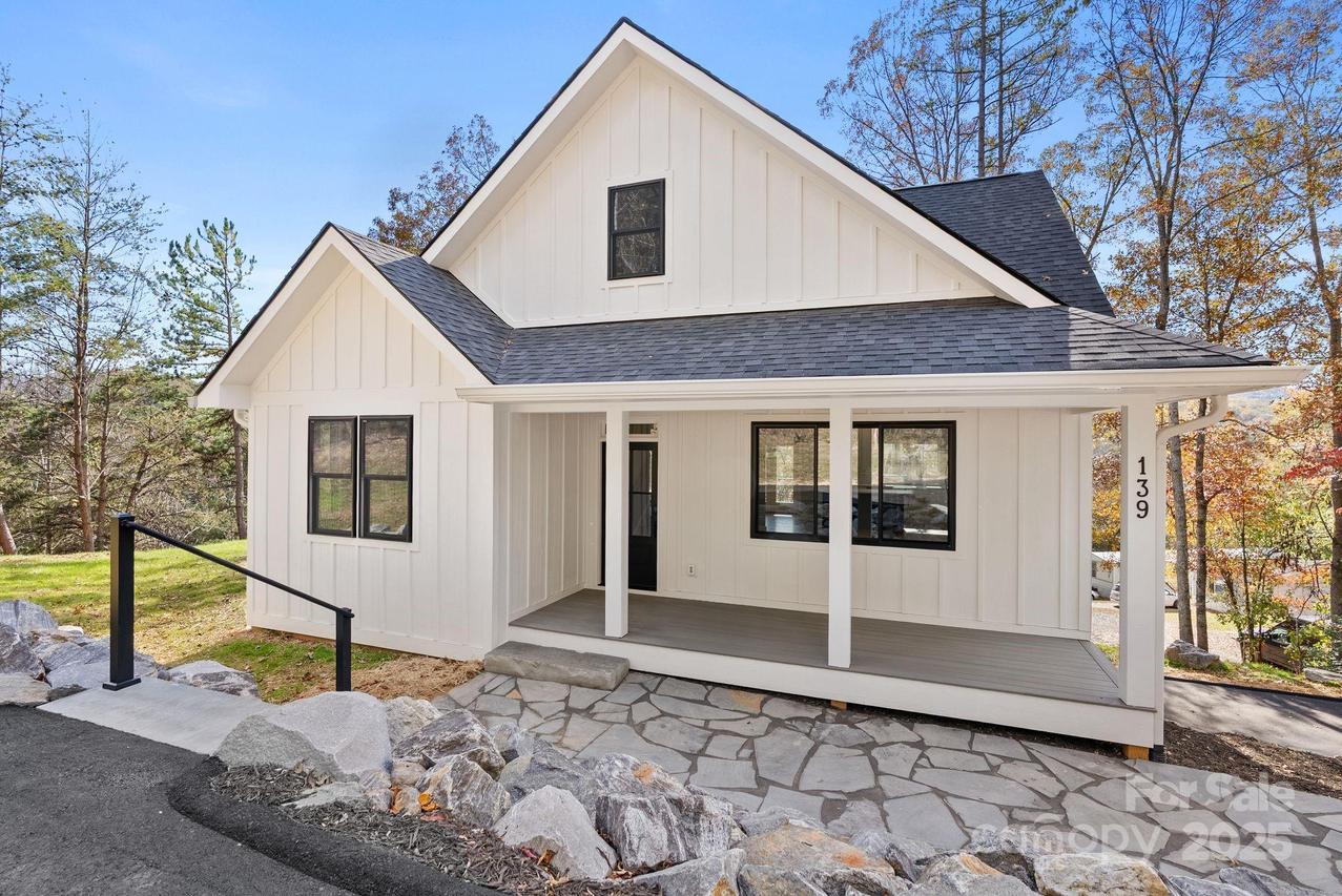 139 Courtney Ln., Candler, NC 28715