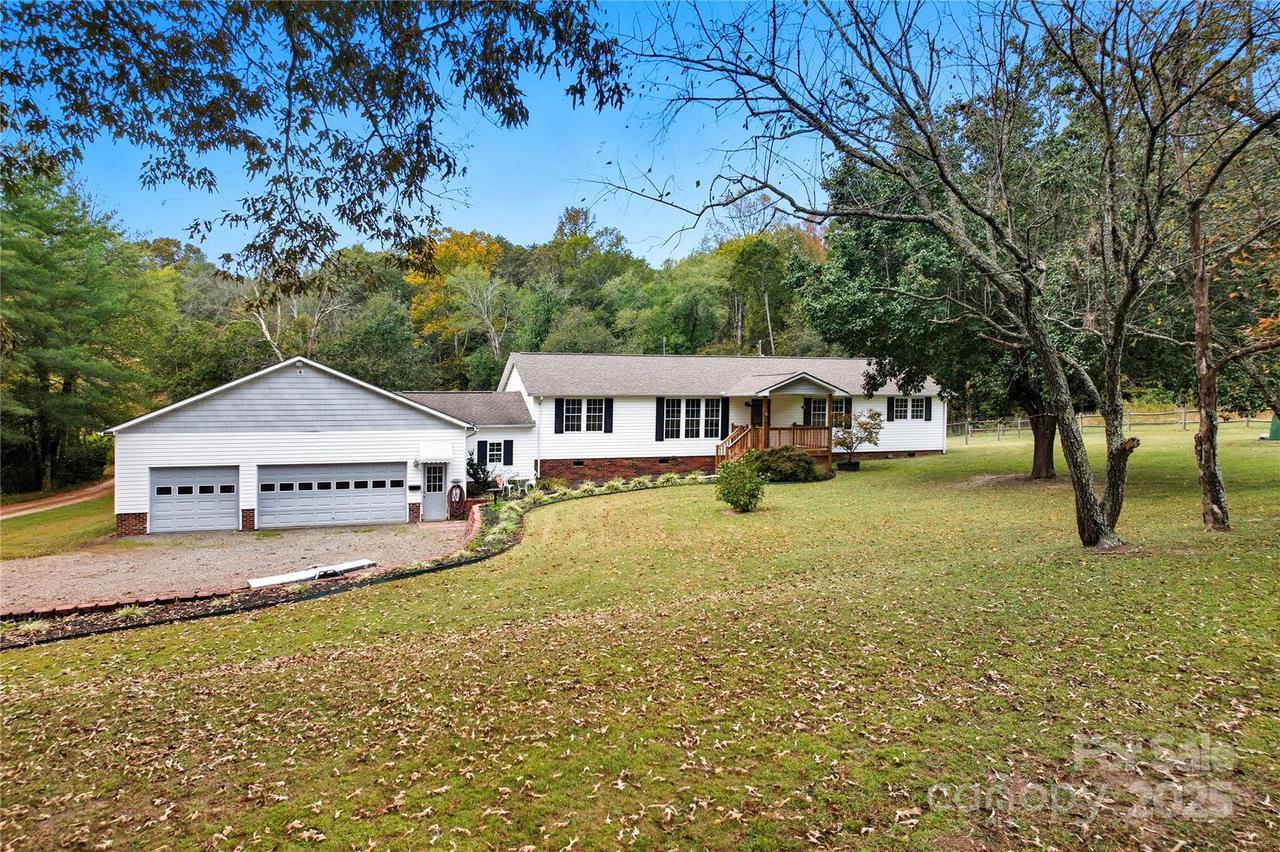 1116 W Lewis Ferry Rd., Statesville, NC 28677