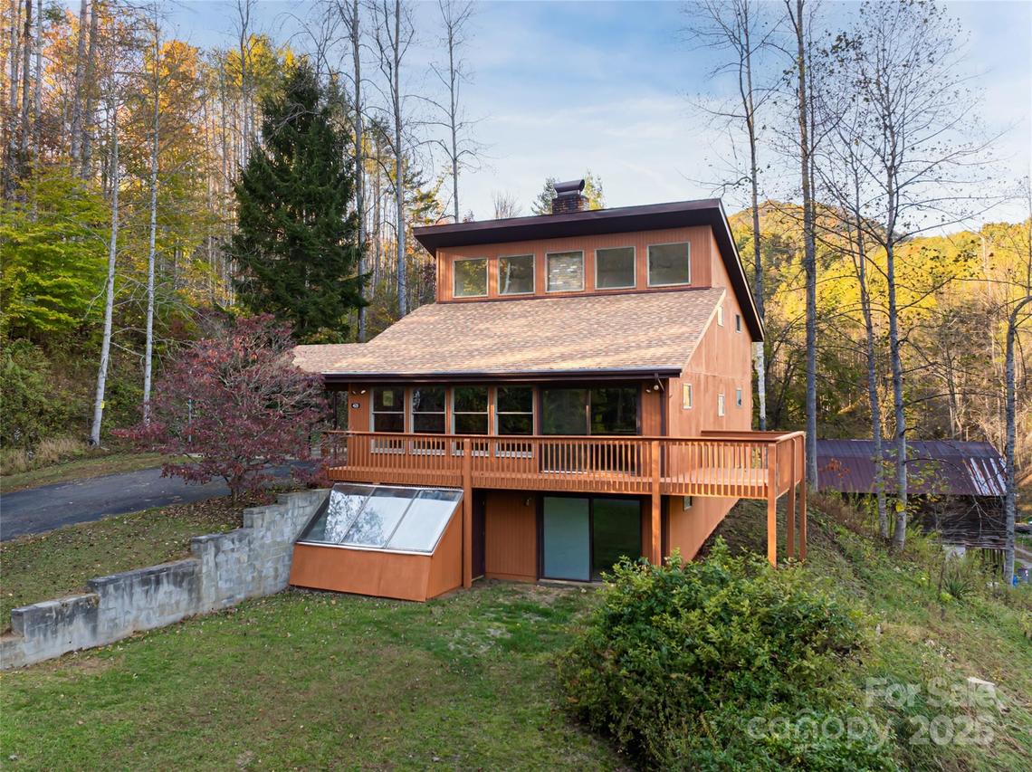 423 Hardscrabble Rd., Burnsville, NC 28714
