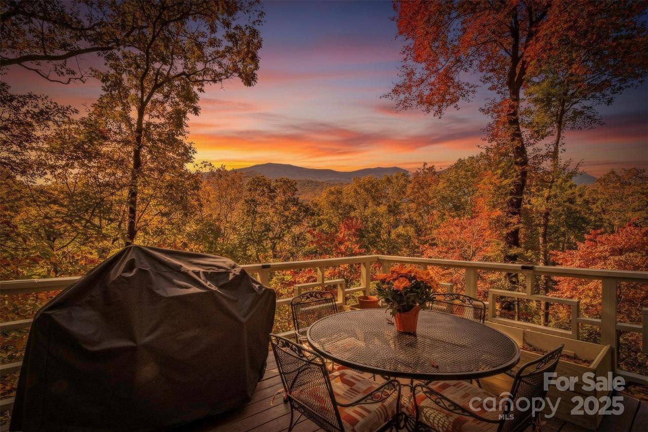 354 Big Ridge Rd., Burnsville, NC 28714