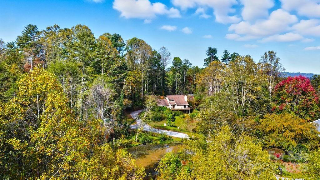 207 Wood Dale Dr., Hendersonville, NC 28791