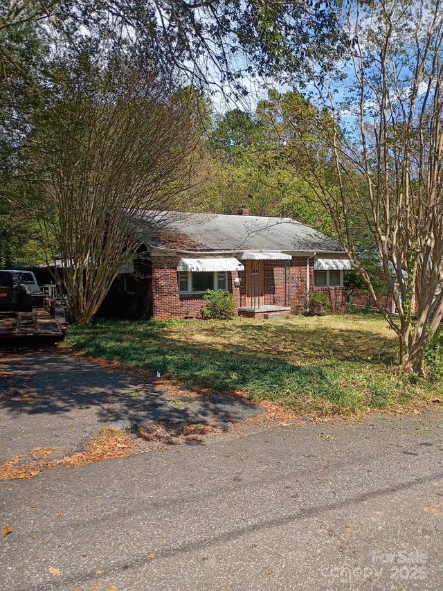 618 5th Ave., Hickory, NC 28602