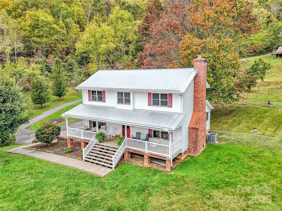 580 River Point Dr., Canton, NC 28716