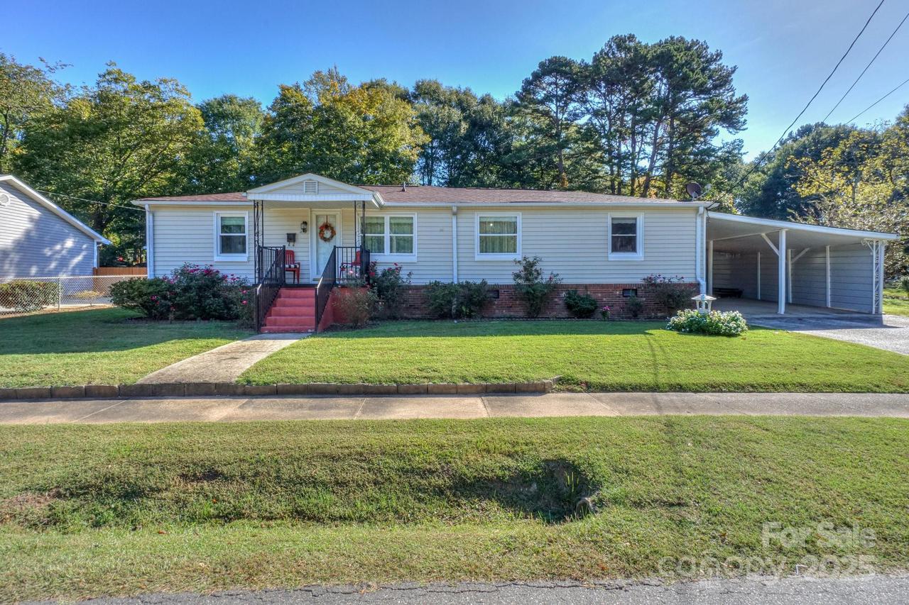 418 S Spargo St., Dallas, NC 28034