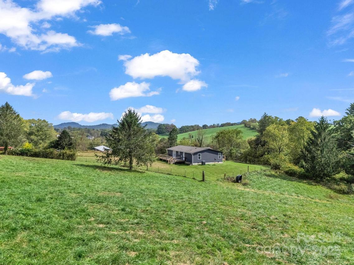 128 Cook Ln., Mills River, NC 28759
