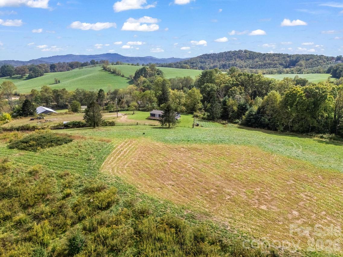 128 Cook Ln., Mills River, NC 28759