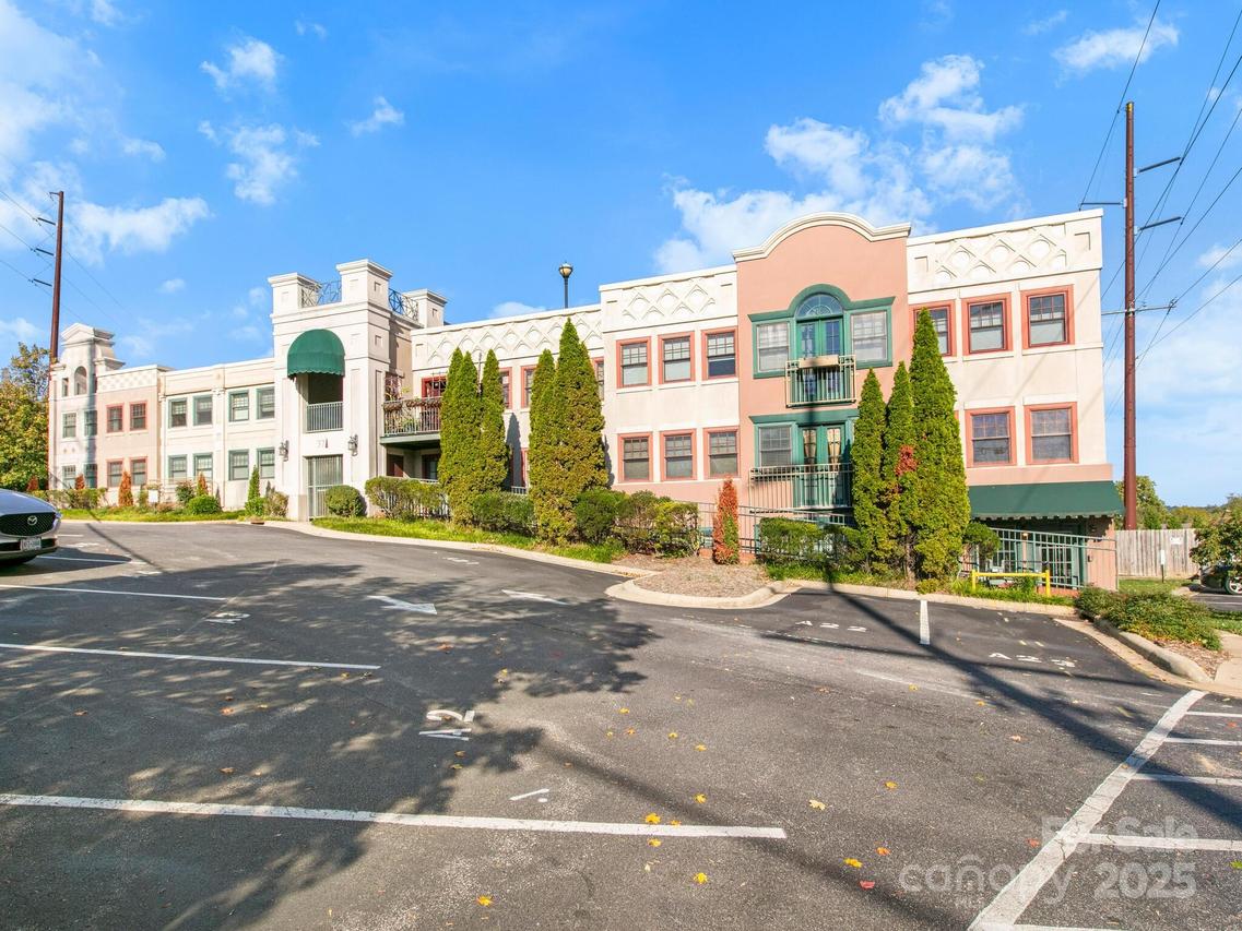 37 Hiawassee St. #W305, Asheville, NC 28801