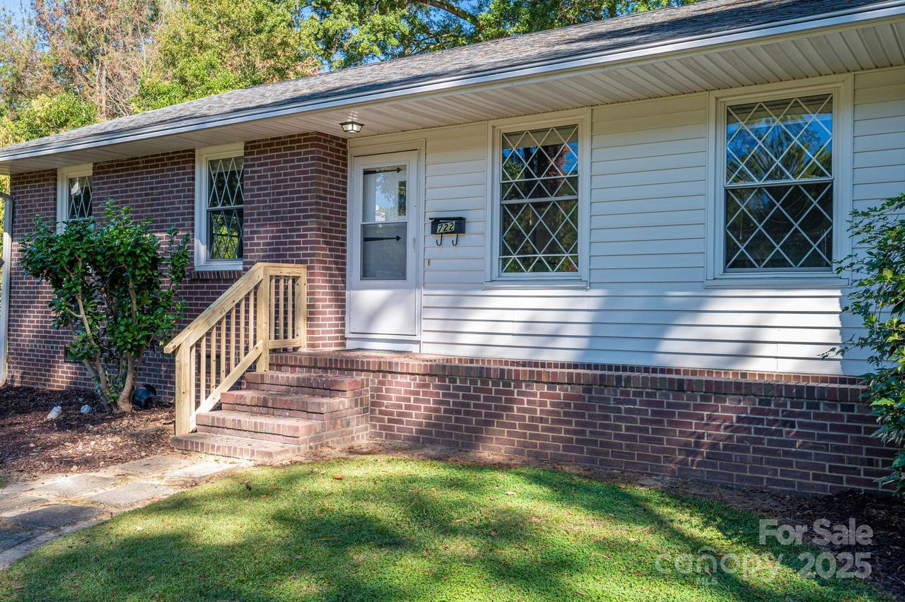 722 Hillcrest Ave., Gastonia, NC 28052