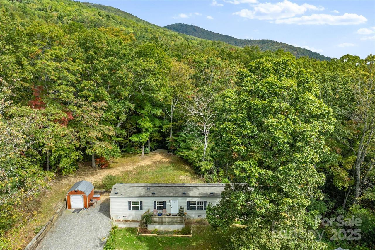 31 Laurel Brook Dr., Fairview, NC 28730