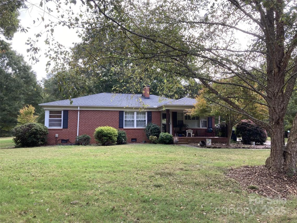 554 Loray Farm Rd., Dallas, NC 28034