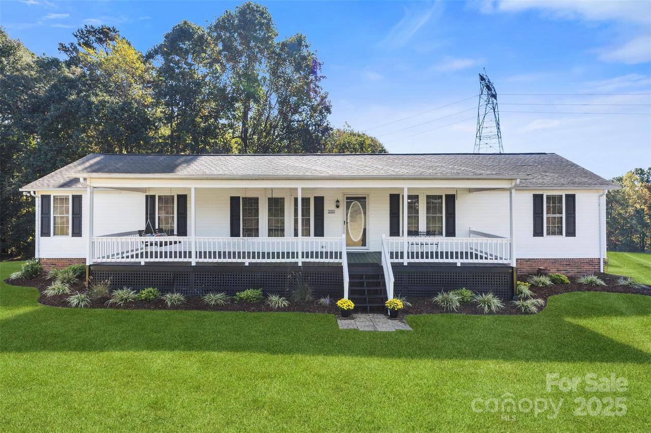320 Huffstetler Lake Rd., Dallas, NC 28034