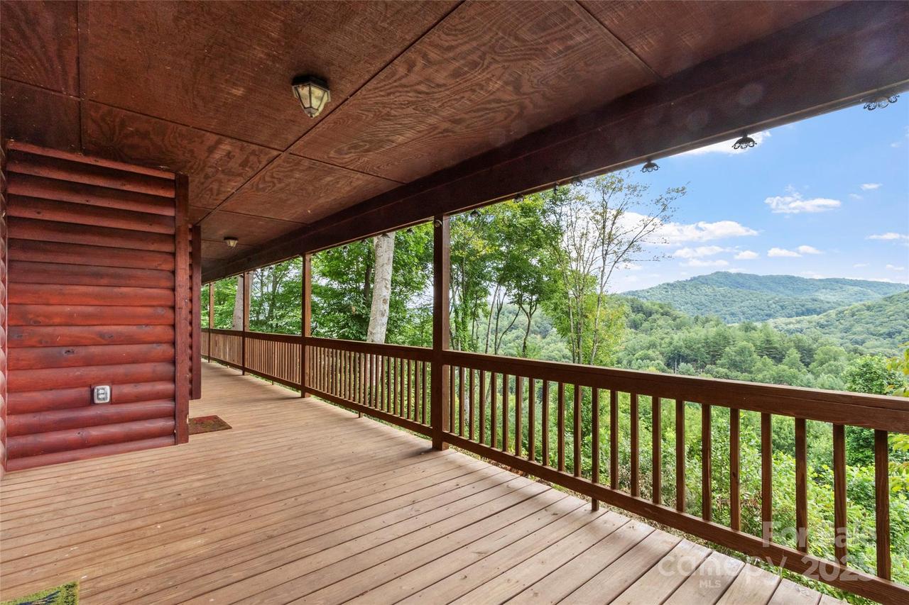 346 Appaloosa Tr., Burnsville, NC 28714