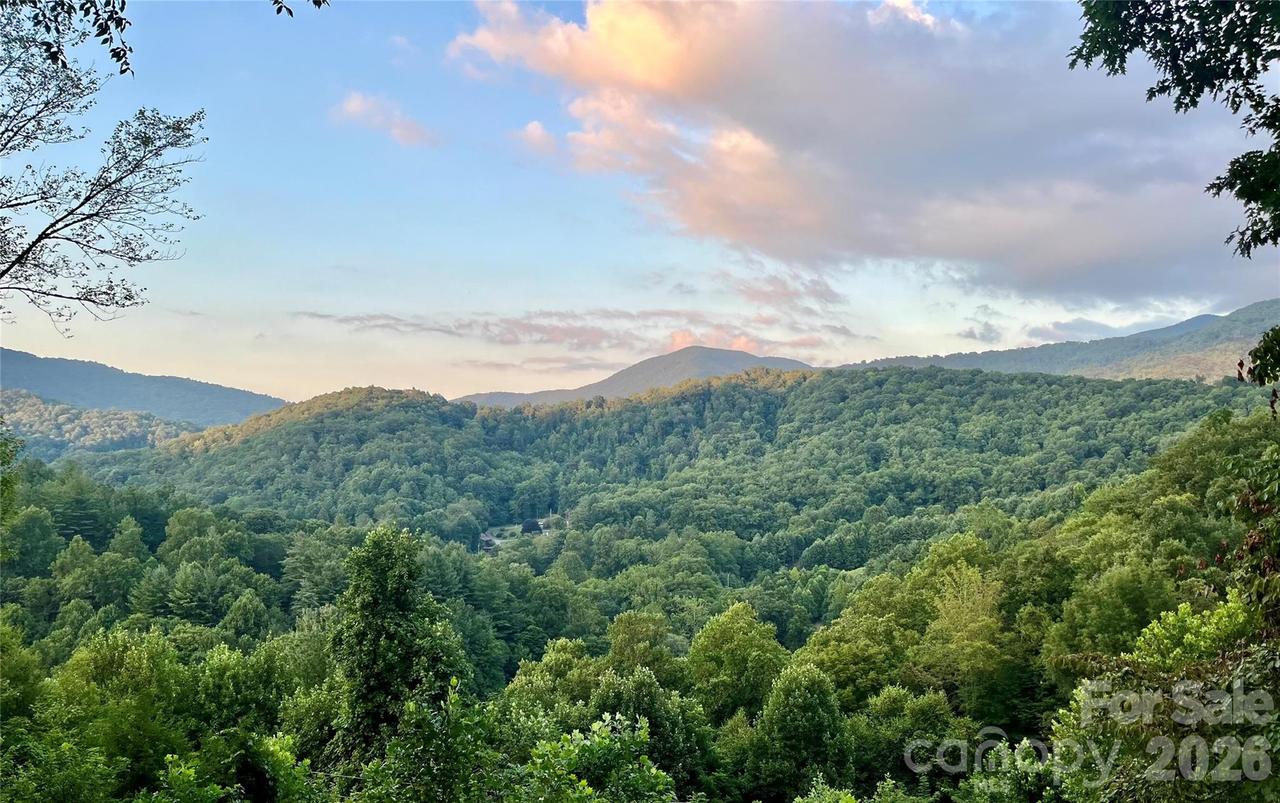 346 Appaloosa Tr., Burnsville, NC 28714
