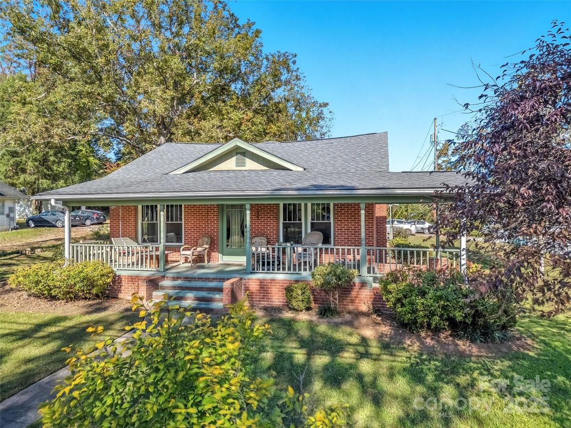 422 E Blue Ridge Rd., East Flat Rock, NC 28726