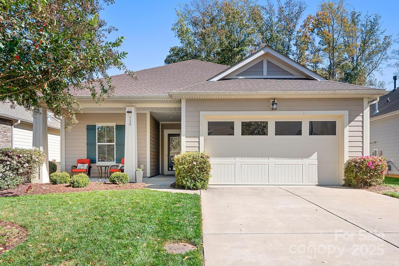 115 Chimney Rock Ct., Denver, NC 28037