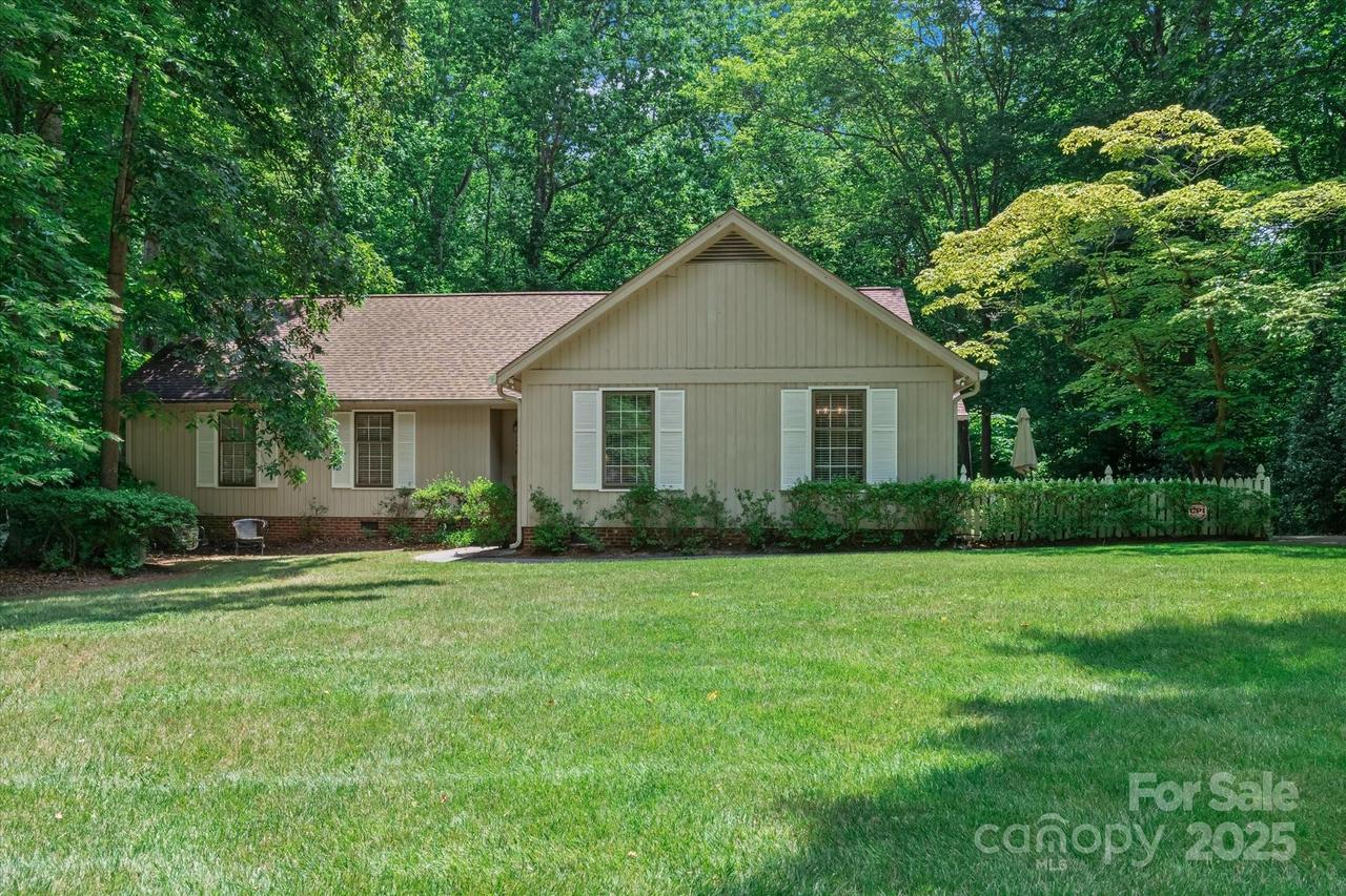 319 Kingsley Dr., Charlotte, NC 28270