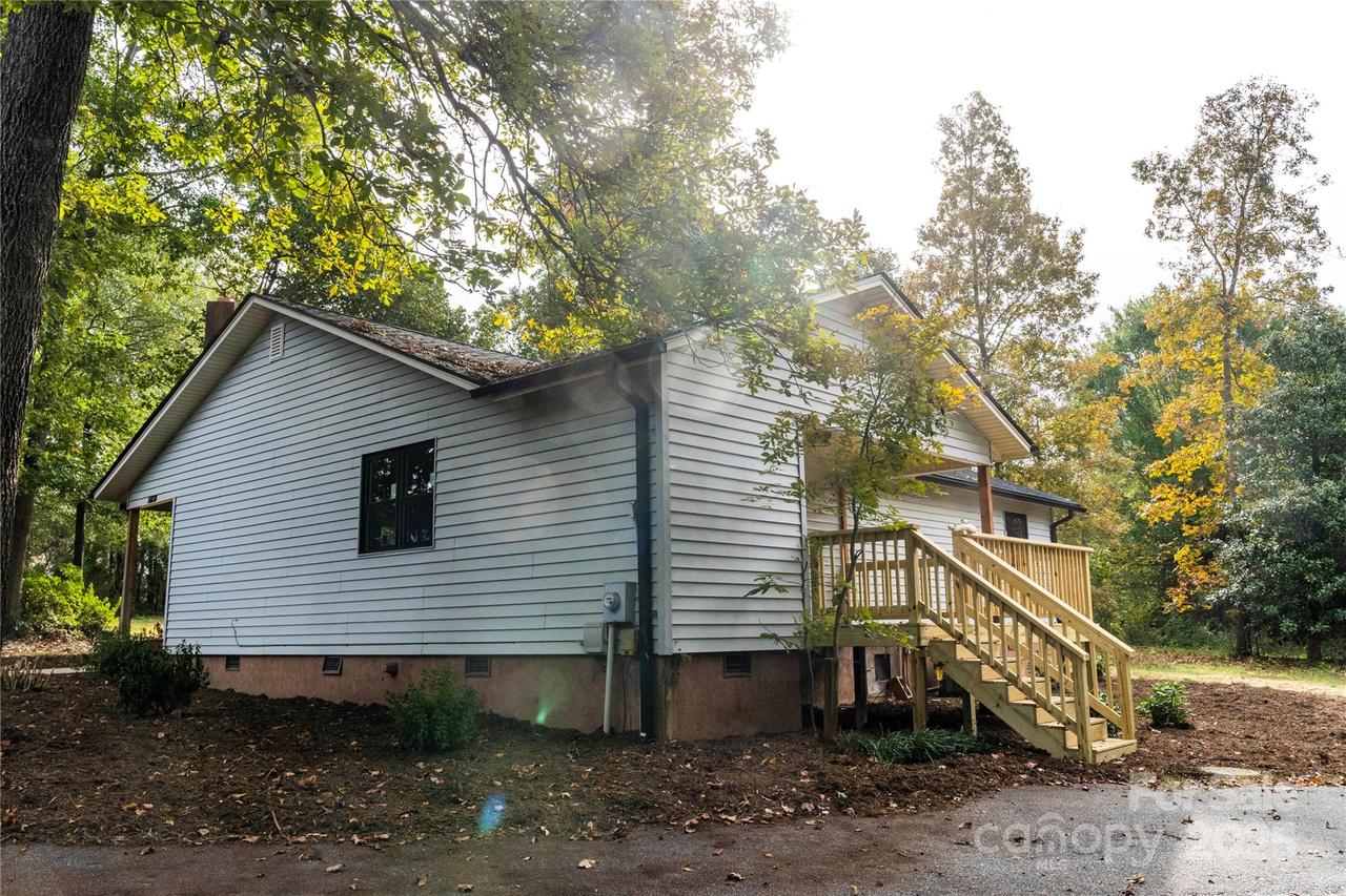 1210 29th Avenue Dr., Hickory, NC 28601