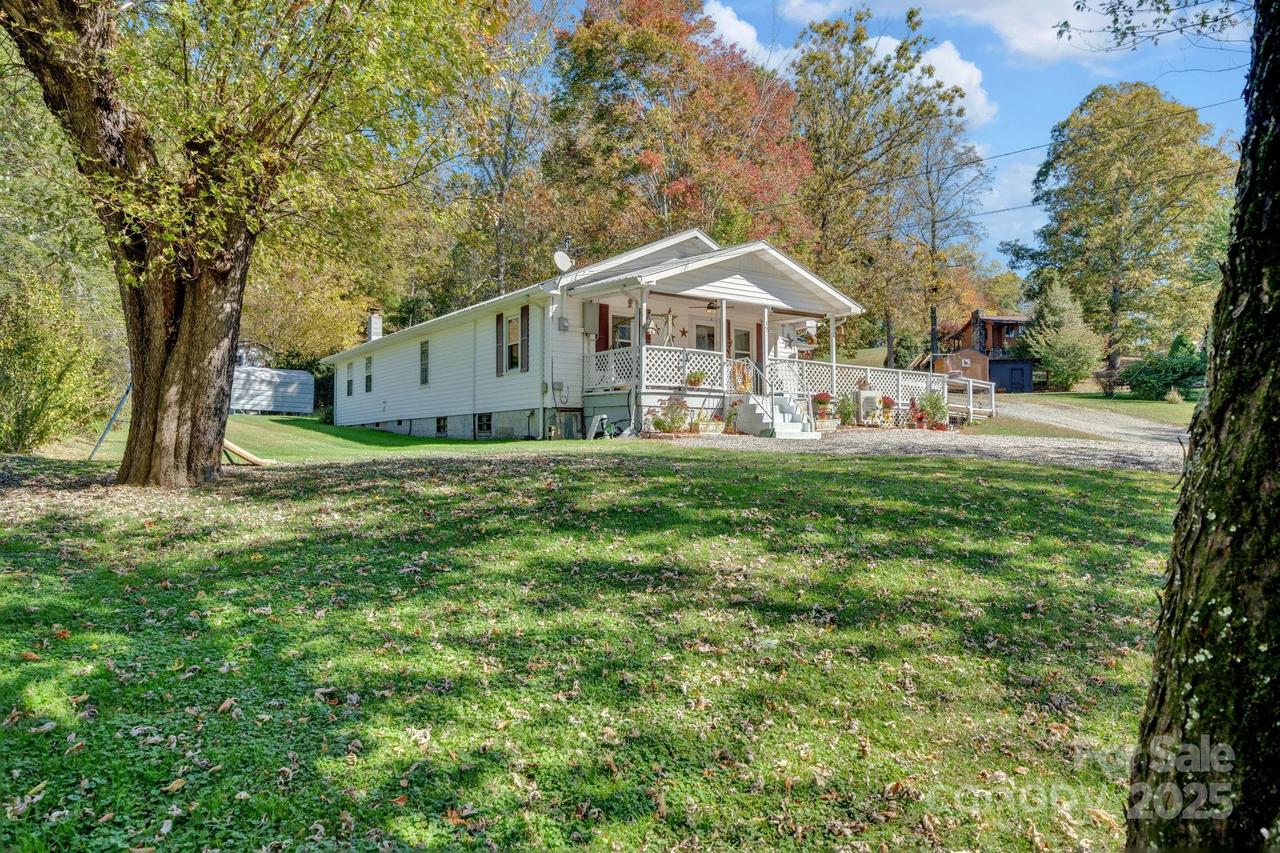 17 Horizon Dr., Burnsville, NC 28714