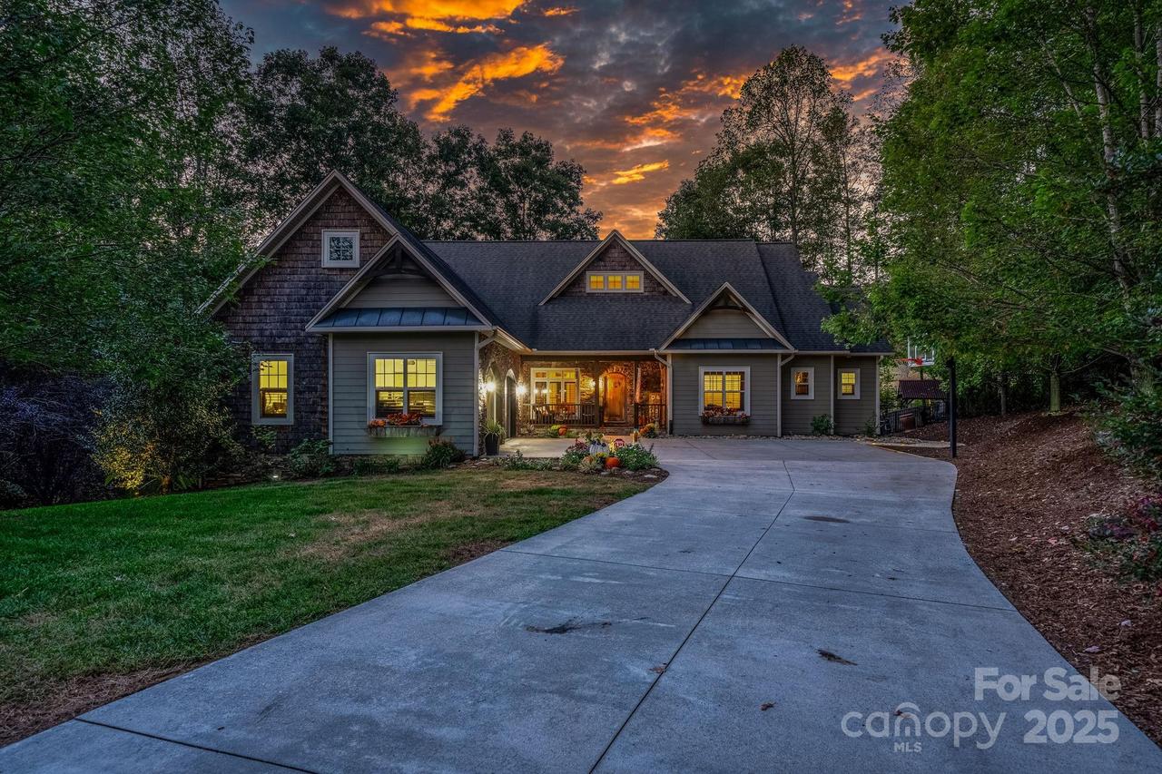 2219 Flanagan Dr., Lenoir, NC 28645
