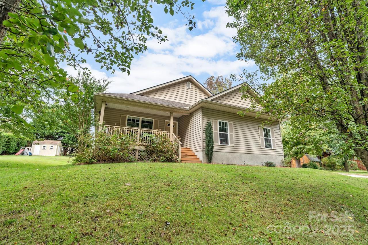 501 Orr's Camp Rd., Hendersonville, NC 28792
