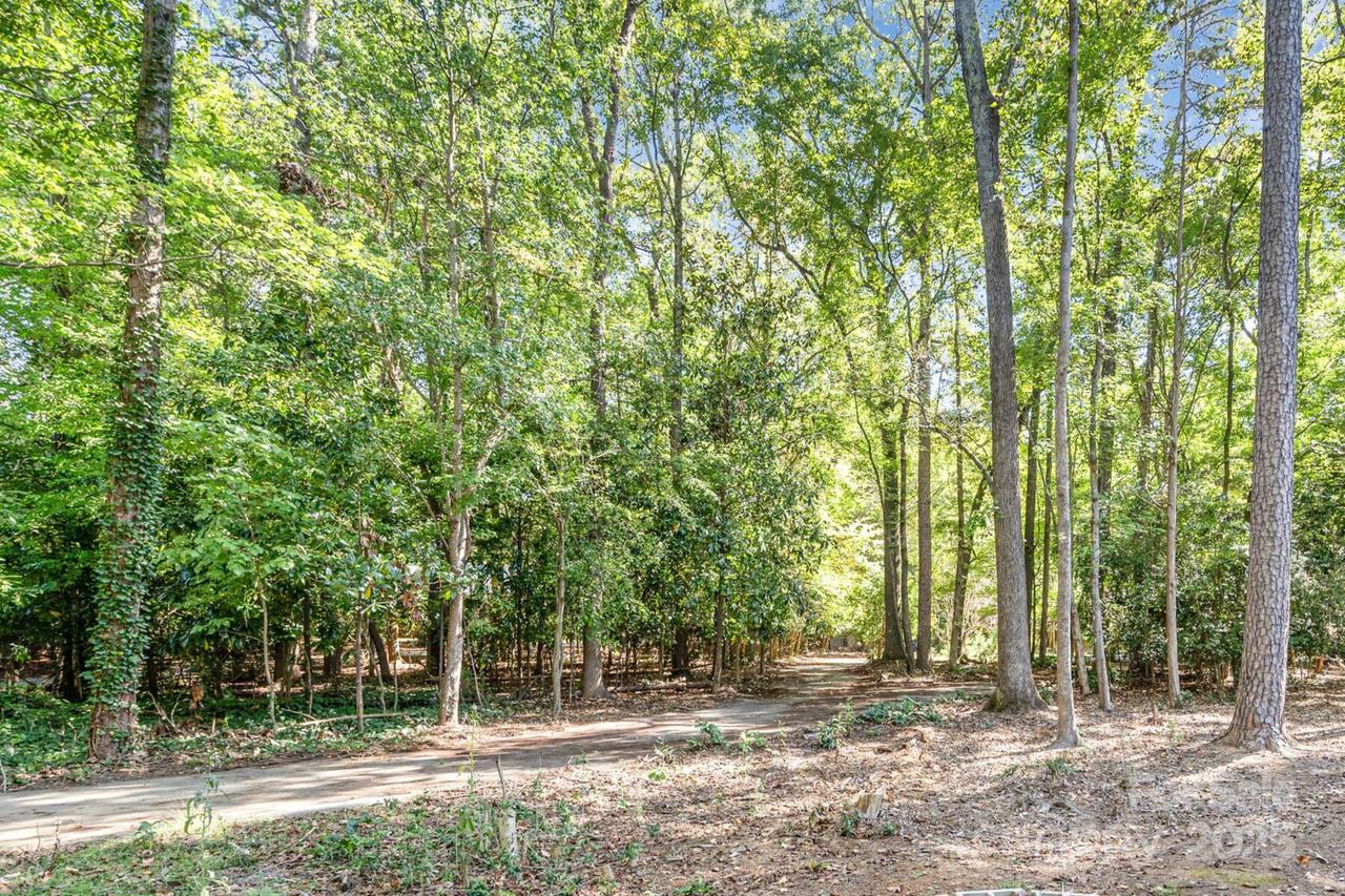 325 Sardis View Ln., Charlotte, NC 28270