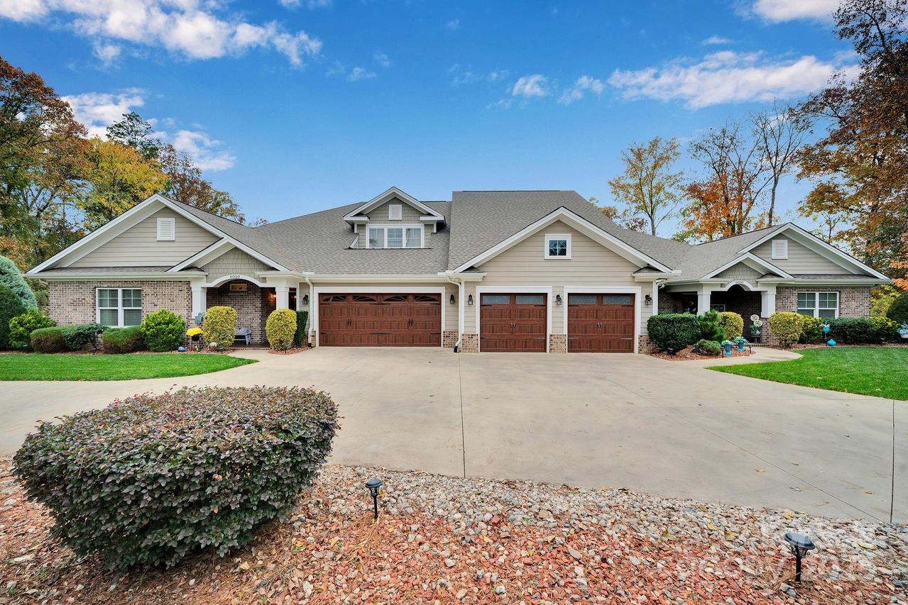 6050 Roberta Rd., Harrisburg, NC 28075