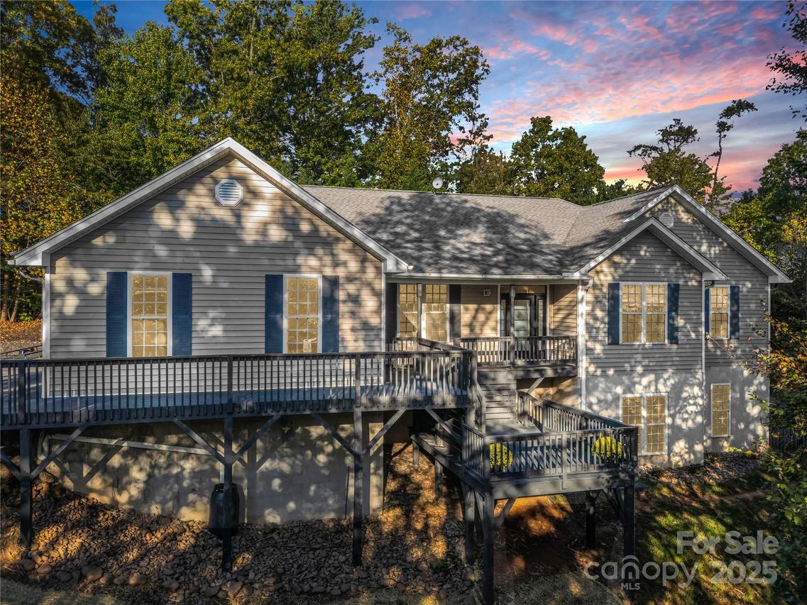7 Shannon Ln., Leicester, NC 28748
