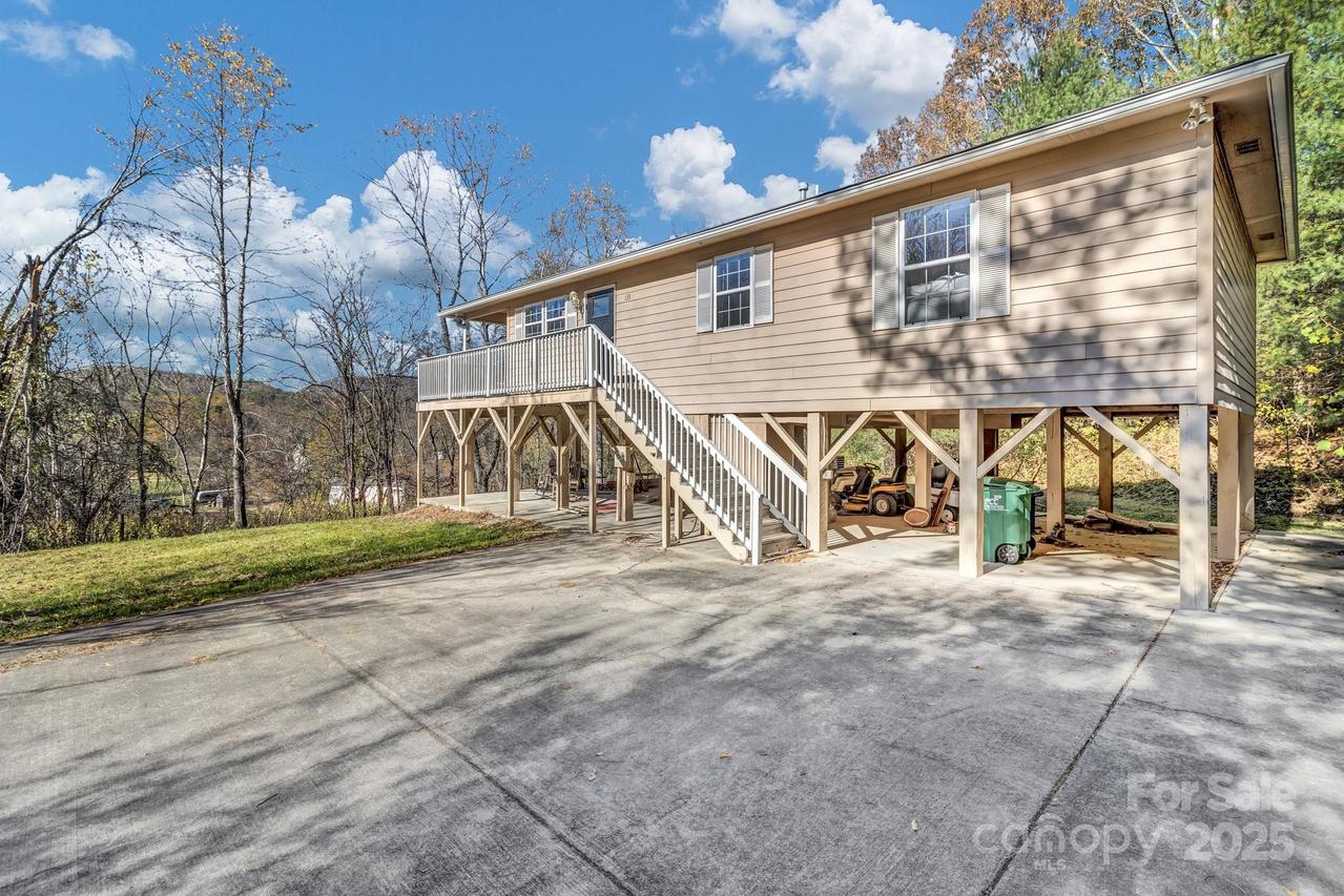 133 Sharon Rd., Fairview, NC 28730