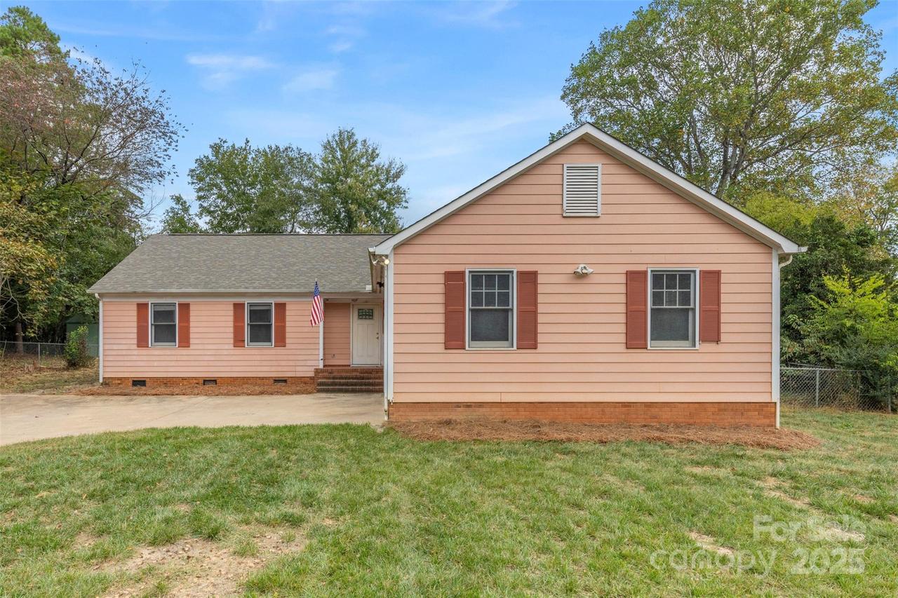 140 Smoke Tree Ct., Gastonia, NC 28056