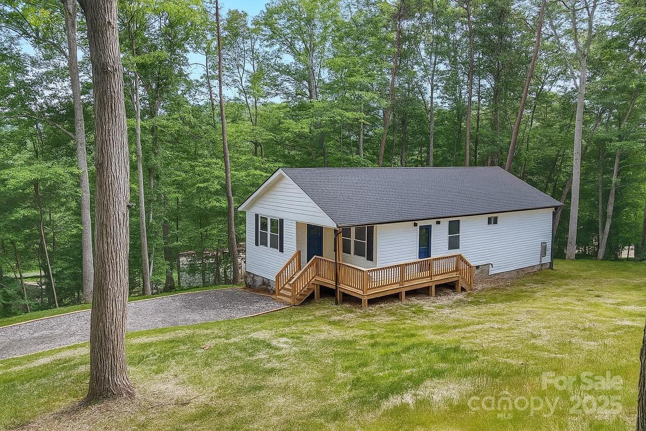10 Fair Bluff Ln., Candler, NC 28715