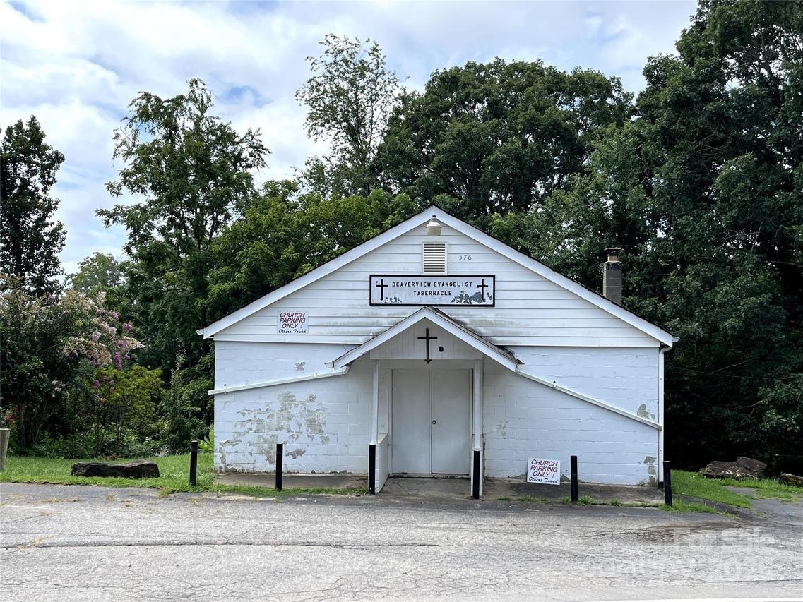 576 Deaverview Rd., Asheville, NC 28806