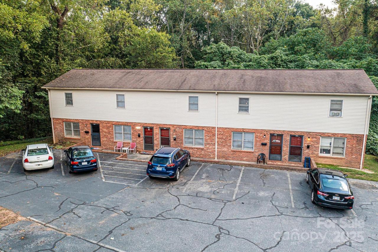 1051 3rd St., Hickory, NC 28602