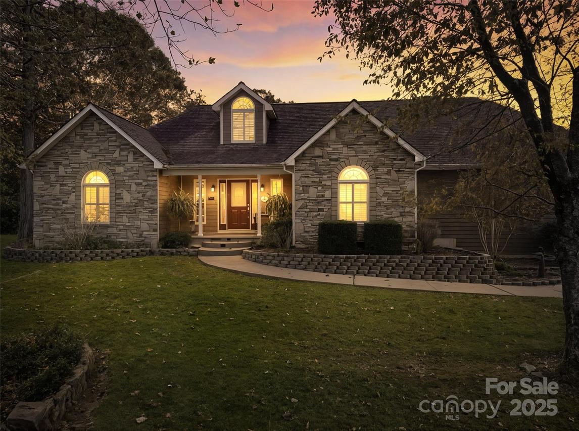 1340 Macedonia Rd., Saluda, NC 28773