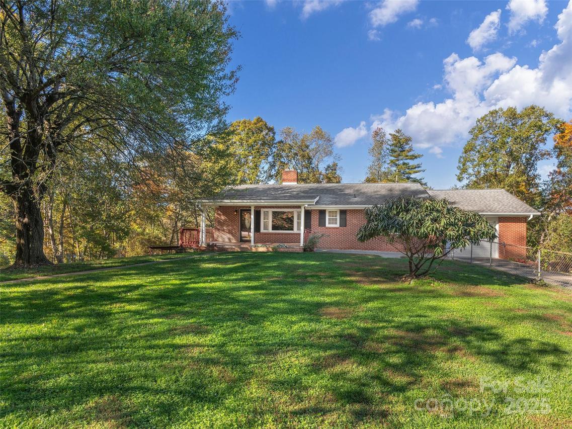 1005 Hutch Mountain Rd., Fletcher, NC 28732
