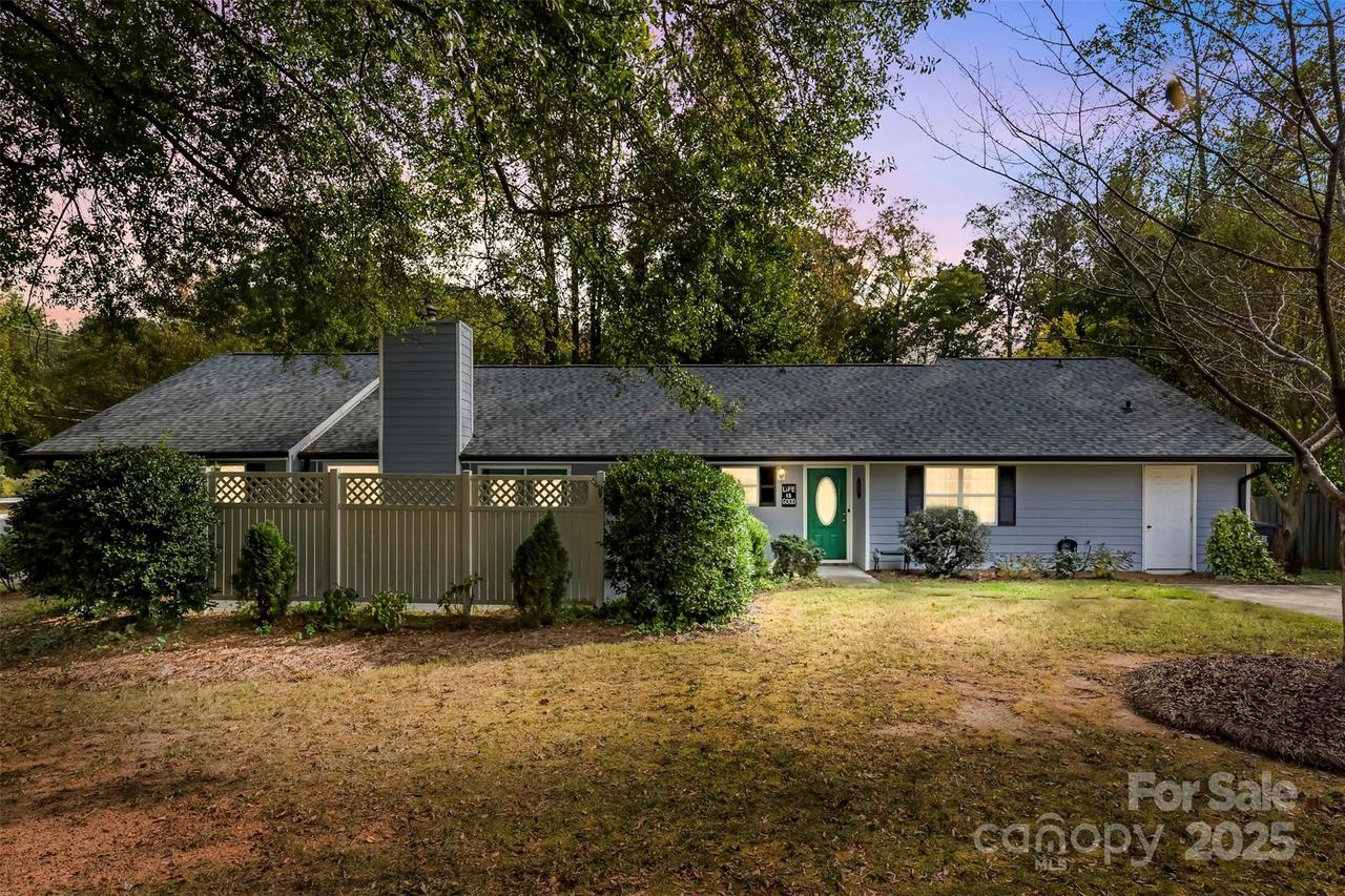 2836 Huntingtowne Farms Ln. #90, Charlotte, NC 28210