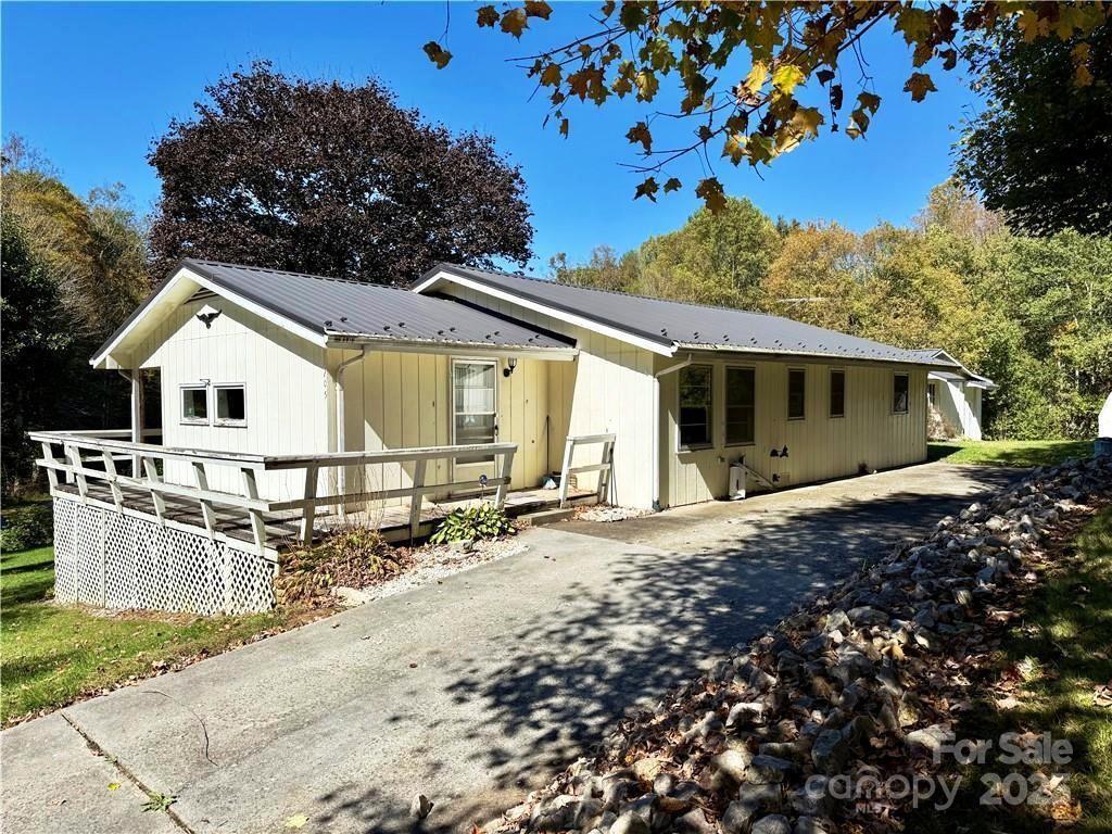 205 Burl Lawrence Rd., Vilas, NC 28692