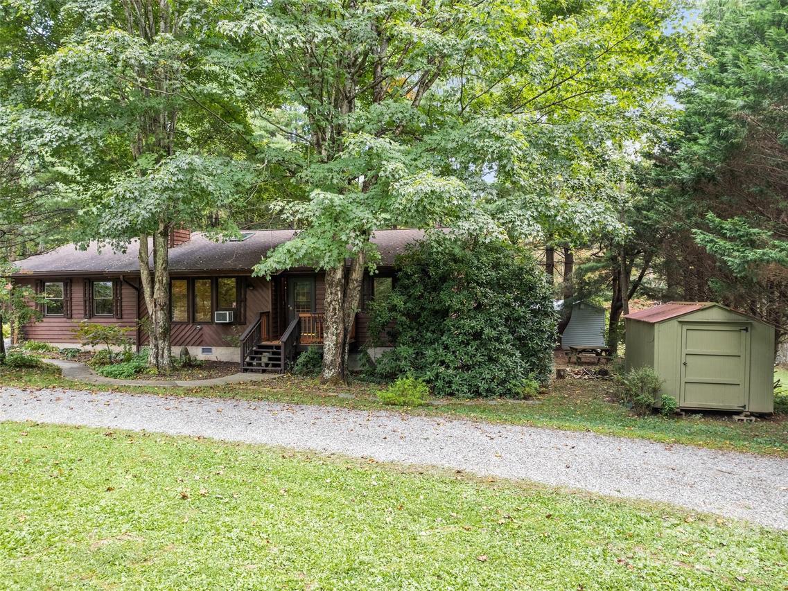 182 Laurel Branch Rd., Maggie Valley, NC 28751