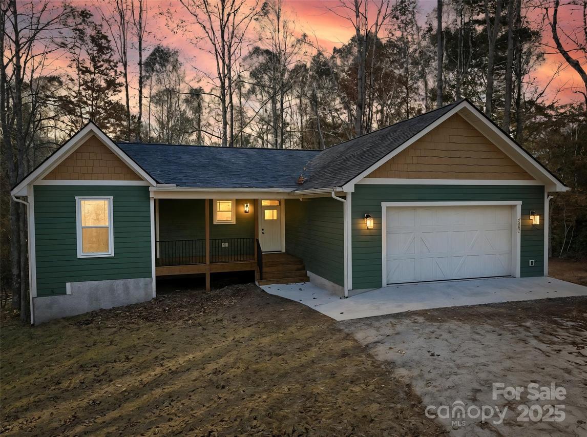 1462 Brightwater Rd., Hendersonville, NC 28739