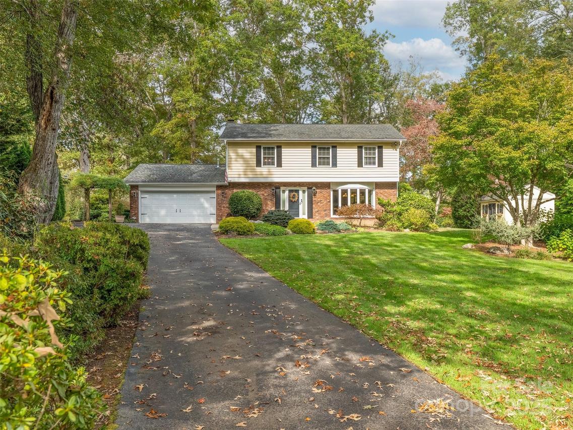 49 Tee Box Ln., Etowah, NC 28729