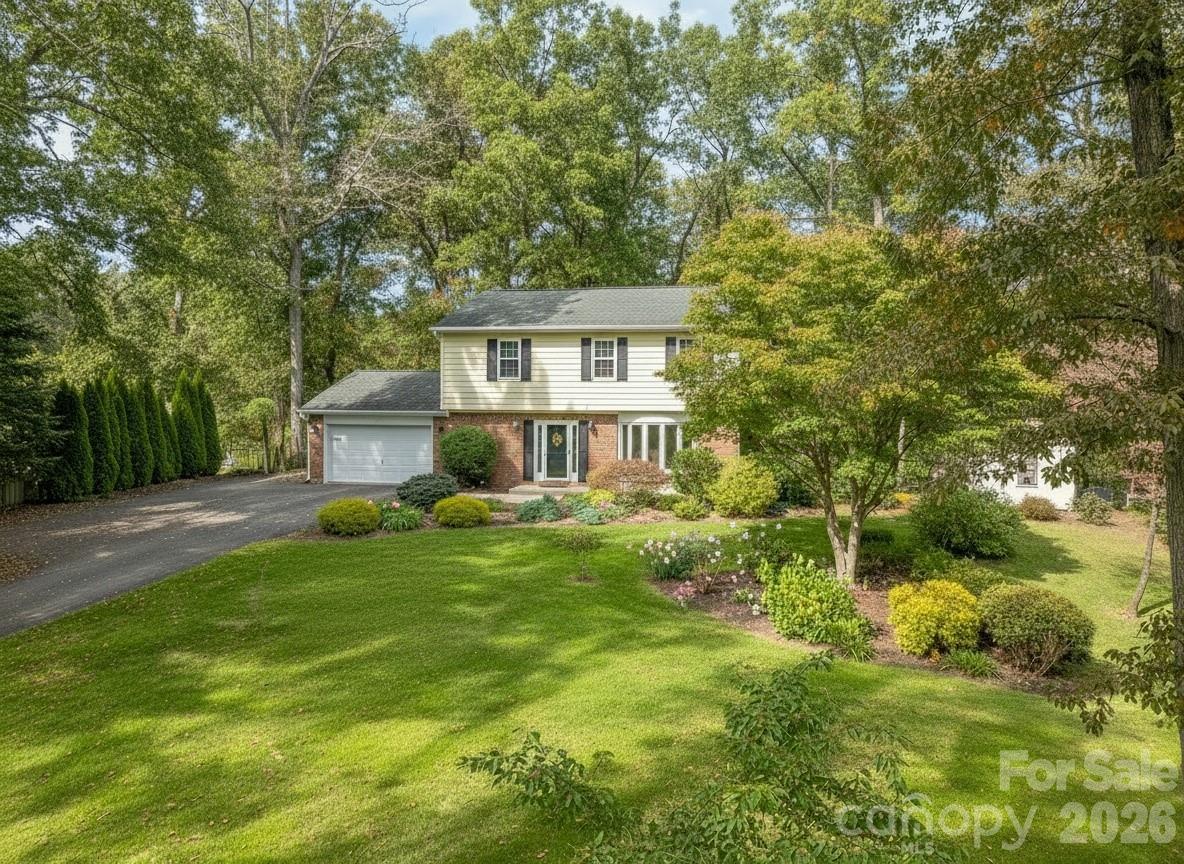 49 Tee Box Ln., Etowah, NC 28729