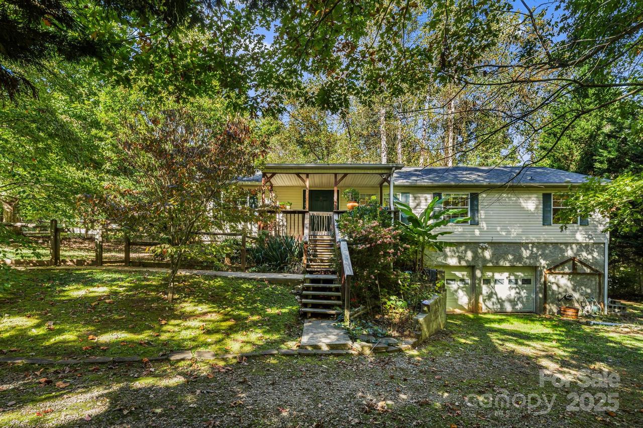 35 Evelyn Acres Dr., Asheville, NC 28806