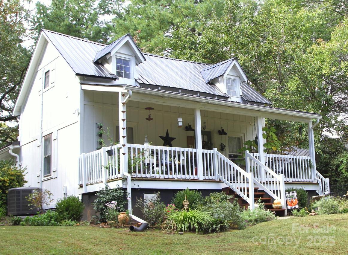 289 Carson St., Tryon, NC 28782