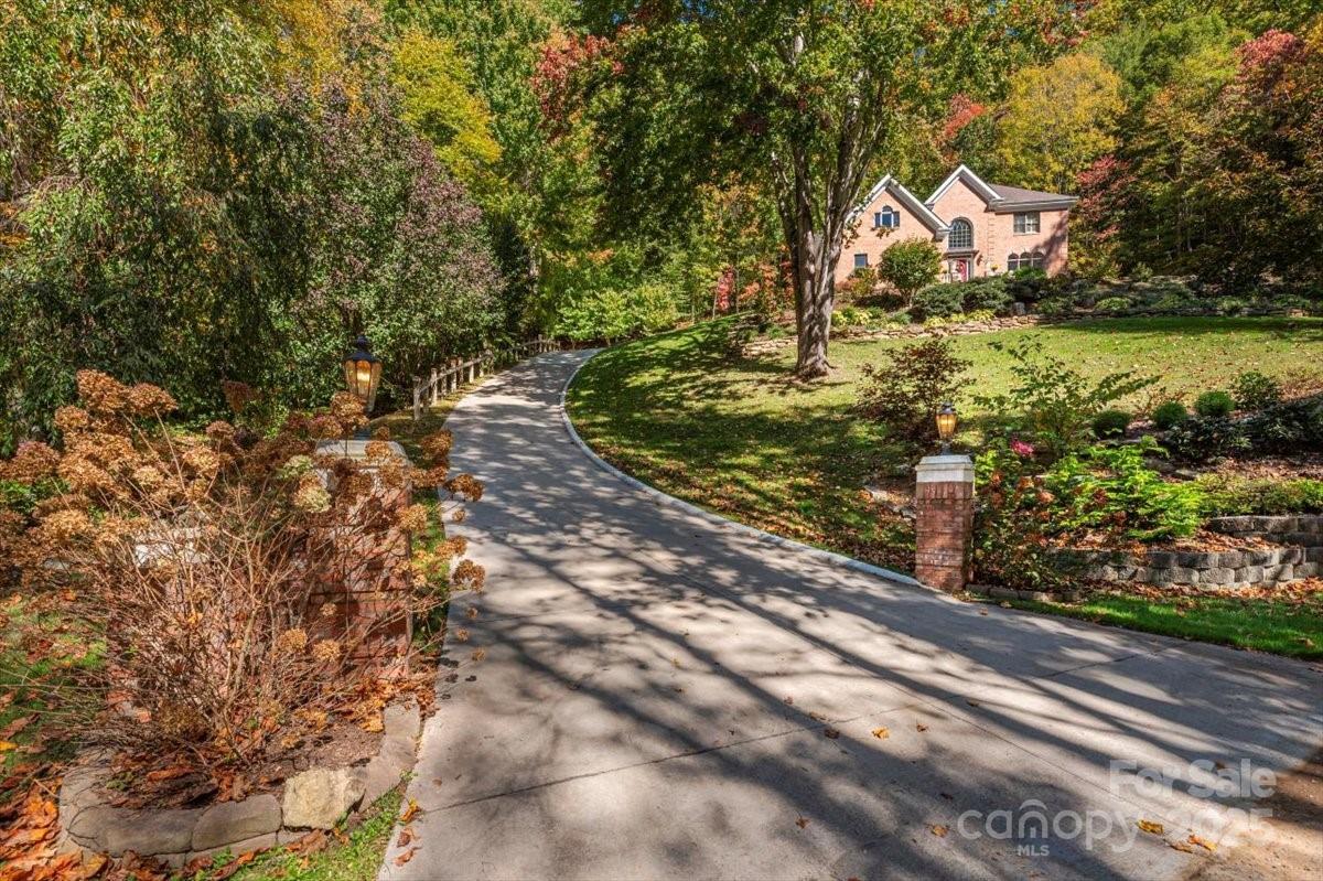 295 Laurel Ridge Dr., Waynesville, NC 28786