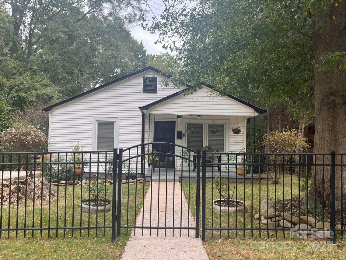1216 N Ransom St., Gastonia, NC 28052