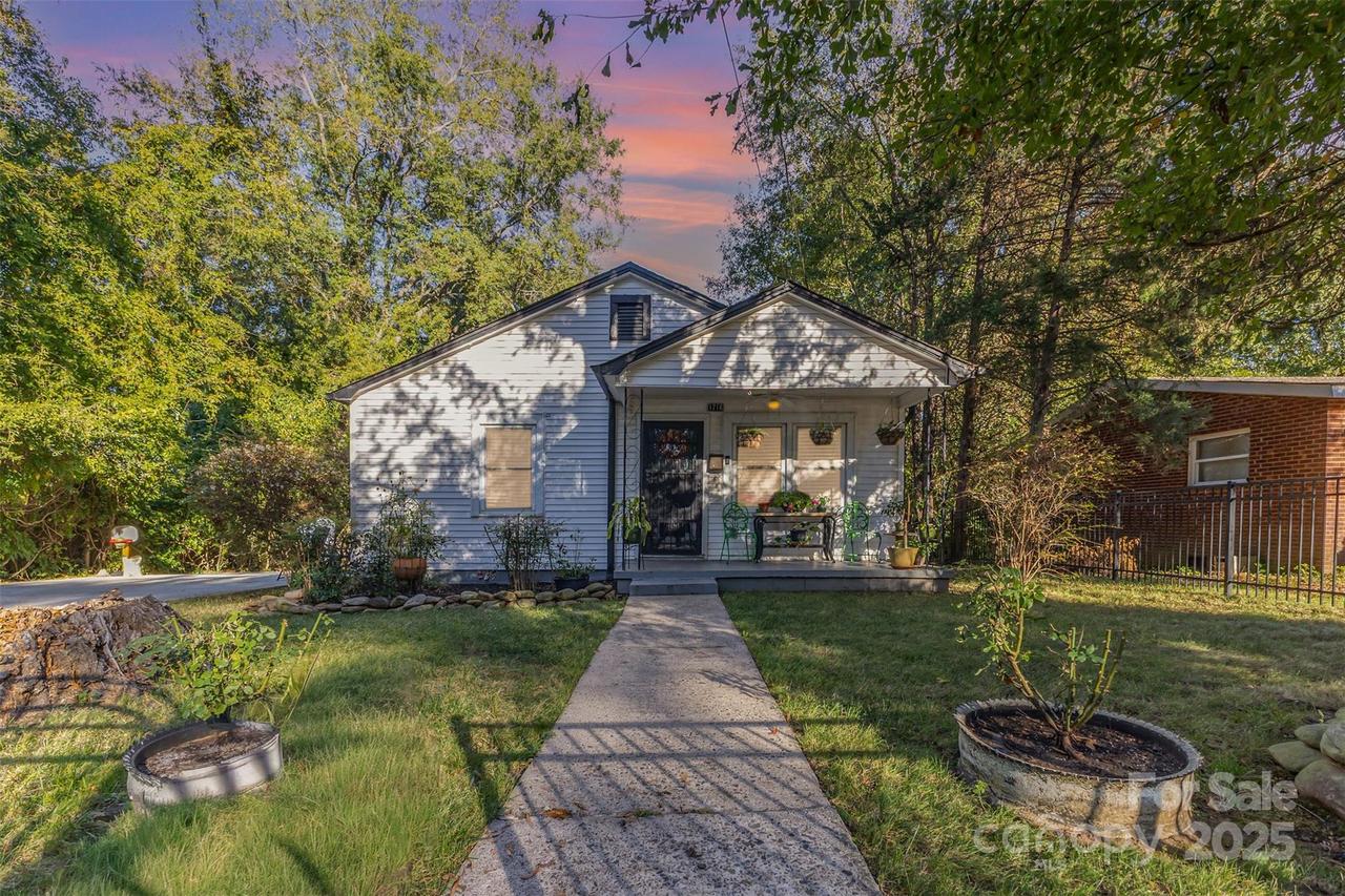 1216 N Ransom St., Gastonia, NC 28052