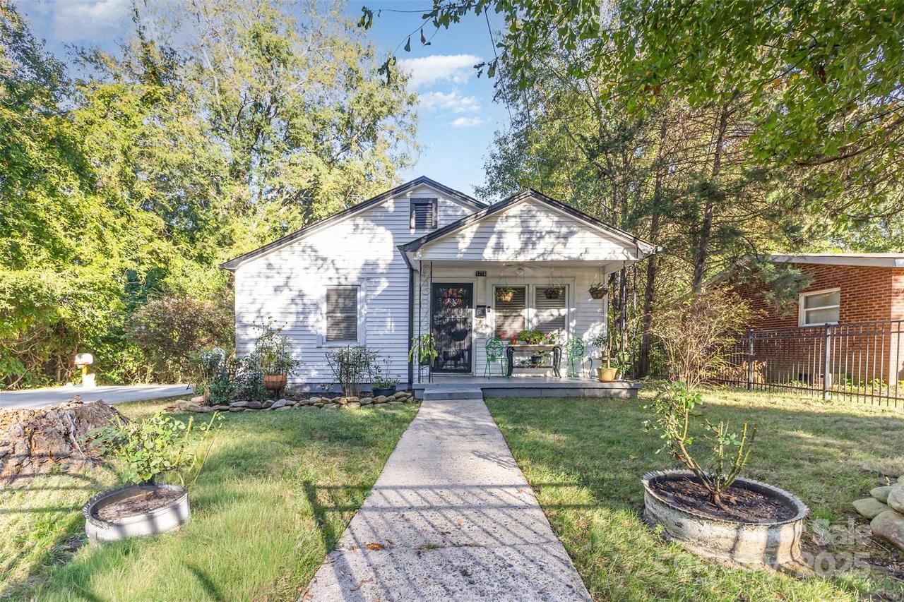 1216 N Ransom St., Gastonia, NC 28052